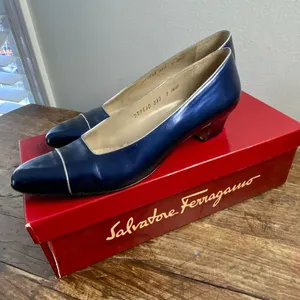 Salvatore Ferragamo‎ navy calfskin pumps low heel size 7AAAA thumbnail 1