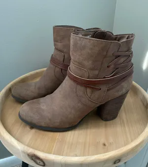 Madden Girl Boots thumbnail 1