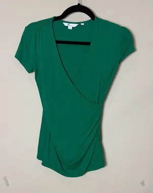 Boden Faux Wrap Front V Neck Super Soft Cap Sleeve T Tee Shirt Size 2 Green thumbnail 1