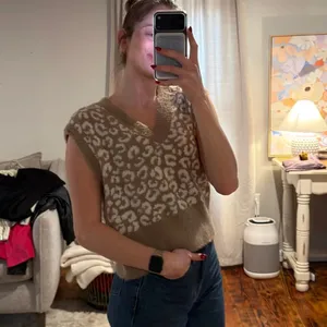 Jessica Simpson Cheetah print sweater vest thumbnail 3