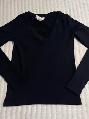 Athleta Black Ribbed V-Neck Long Sleeve Top thumbnail 1