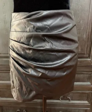 SHEIN Black faux leather skirt - size Small ***Refer to measurements. Beautiful skirt to wear out on a party trip. Fun & spunky. black faux leather mini skirt features prominent side ruching and an asymmetric hem Measurements approximately 15” waste x 15” long. Non- smoking home. priced to sell at as is condition. Don’t like my price, make reasonable offer! And thank you for checking my closet. thumbnail 1