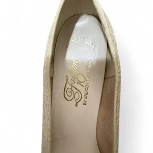 Vintage 80s Fashion 10 Endicott Johnson Ivory Lace Kitten Heel Pumps thumbnail 2