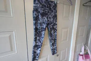 Athleta tie dye leggings Salutation Stash Pocket Tight Leggings Workout Stretch in blue size small. thumbnail 4