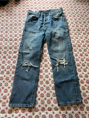 EUC Levi’s Premium 501 Denim Light Wash Distressed Jeans size 26 thumbnail 3