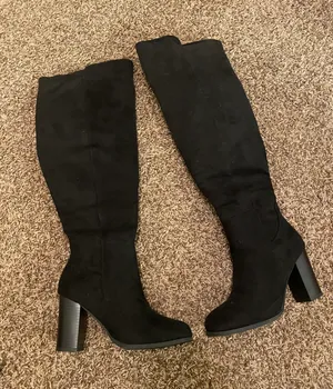 Black Boots Size 6.5 thumbnail 1