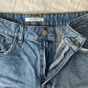 PACSUN High Rise Distressed Denim Medium Wash Relaxed Fit Mom Shorts Size 29 thumbnail 8