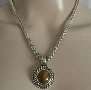 Pretty silver pendant necklace thumbnail 1
