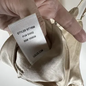 Lulu’s NWT Beige Satin Tie-Strap Cropped Tank Top‎ Size M Zip Up Back thumbnail 8