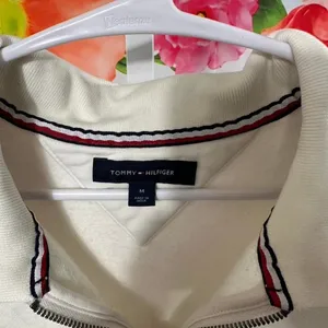 S167. Tommy Hilfiger white quarter zip sweatshirt Size M thumbnail 2