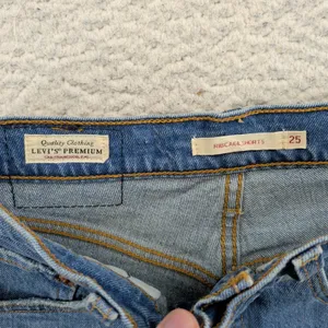 Levis Premium Ribcage Shorts Womens 25 Blue Denim High Rise Button Fly Casual‎ thumbnail 3
