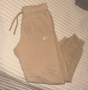 Nike joggers thumbnail 1