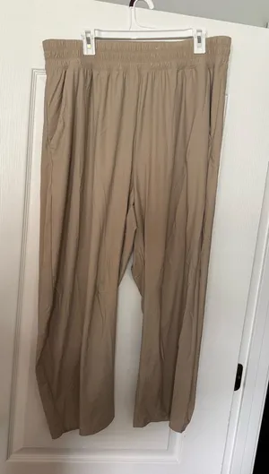 Old Navy Sleek Tech Barrel Ankle Pants thumbnail 1