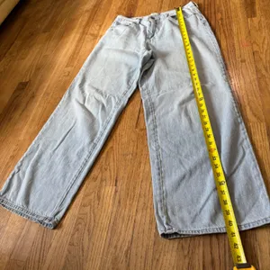 Universal Threads Relaxed Wide Leg Jeans Light Wash Star Patch Denim Womens 10/30 thumbnail 2