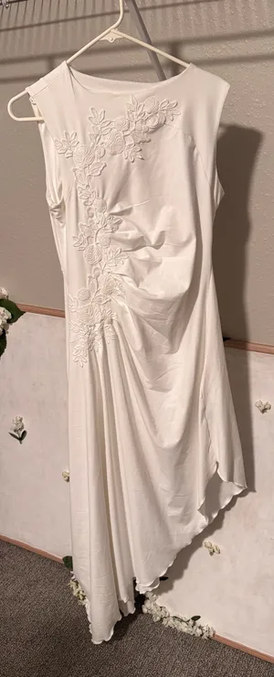 White dress Size L thumbnail 1