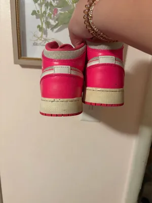 Pink 2019 Jordan 1s thumbnail 5
