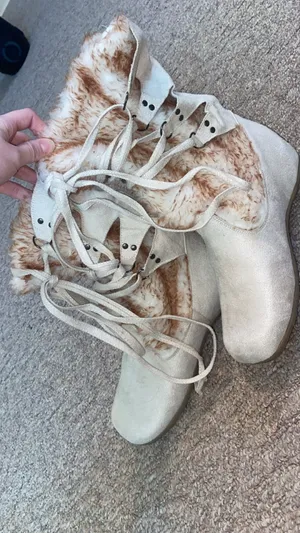 Fur boots Size 8.5 thumbnail 2
