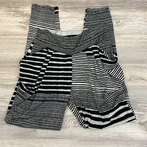 The Hanger Black & White Alternating Stripe Pattern Stretchy Pull On Pants M/L thumbnail 4
