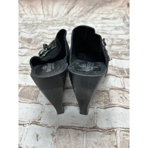 BRIDGET SHUSTER 10 Shoes SASSY BLACK LEATHER MULE HEELS Lock Heart Clogs‎ thumbnail 4