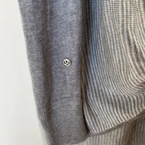 Lululemon Iconic Sweater Wrap knit Drape sweater Gray striped Size 4 Casual thumbnail 5