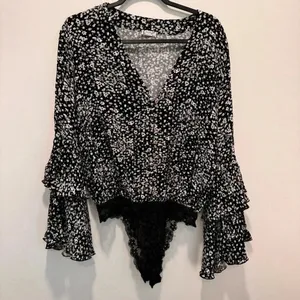 Free‎ People Ditsy Floral Black Lace Bodysuit Dramatic Ruffle Long Sleeve… thumbnail 3