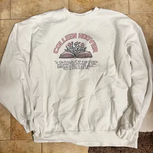 Women’s Colleen Hoover book sweatshirt. Size xl thumbnail 1