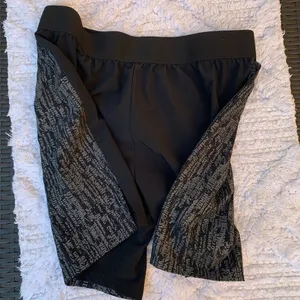 GYMSHARK XL women short thumbnail 3