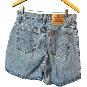 90’s Vintage Levi’s 551 Denim Shorts | Made in USA | Unisex -VTG Size-14/ (33”) thumbnail 5