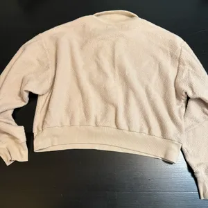 Victoria's Secret Beige crop‎ sweatshirt thumbnail 6