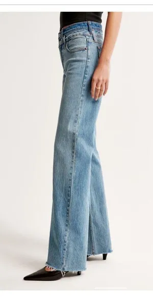 Light Blue Jeans High Rise 90s Relaxed Jean Abercrombie Double Waistband spring thumbnail 3