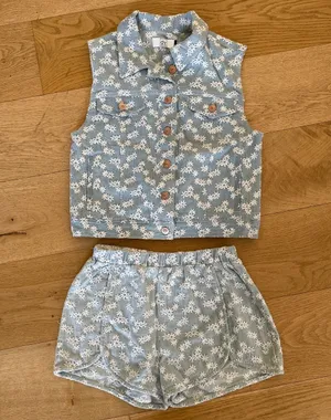 Dolce Vita - Embroidered Daisy Sleevelest Vest Top & Shorts Set in Blue & White thumbnail 1