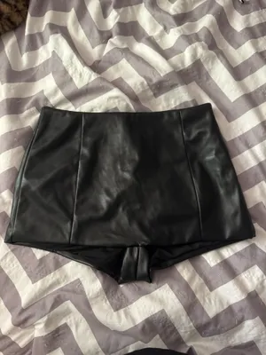 Leather Shorts Amazon Black thumbnail 2
