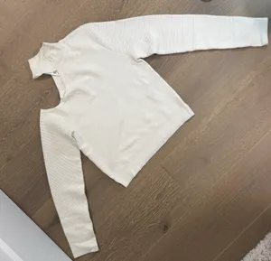 Abercrombie Off-the-shoulder sweater thumbnail 3