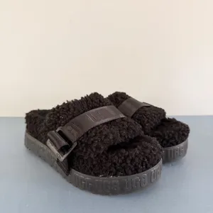 UGG Fluffita Black Platform Shearling‎ Slide Flatform Sandals thumbnail 2