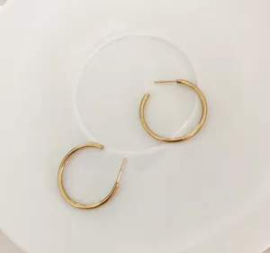 18K Gold Thin 20mm Hoop Earrings thumbnail 6