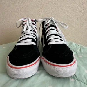 Vans Sk8-Hi Black, White, and Pink Sneakers Womens size 7 thumbnail 3