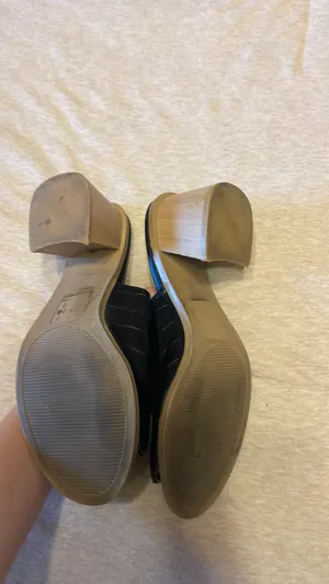 Boutique size 6 heels thumbnail 2