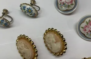 Lot Of 4 Pretty Vintage - Modern Clip On Screw On Costume Earrings thumbnail 12