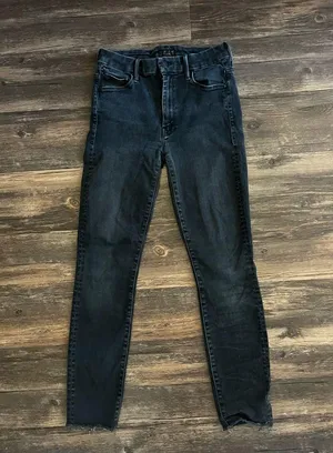 MOTHER DENIM - High Waisted Looker Ankle Fray in Blackbird thumbnail 3
