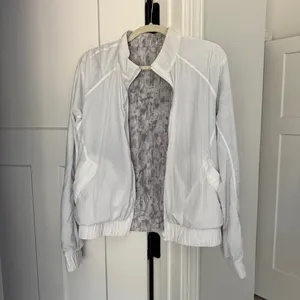 Lululemon Bombs Away‎ Jacket White City Breeze reversible zip front gray thumbnail 4