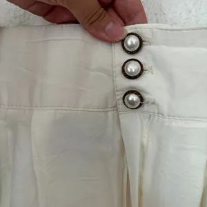 A Byer Vintage 80’s White High Waist Preppy Flowy Pearl Button Shorts thumbnail 4