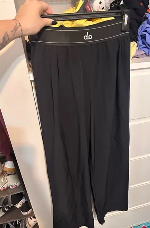 Alo Yoga Pants thumbnail 1