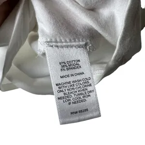 Express Cropped Baby Tee Women’s Size‎ XS White Summer Festival thumbnail 3