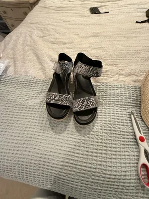 Franco Sarto Tiana 2 Black & White Snake Leather Wedge Sandals Size 6 thumbnail 2