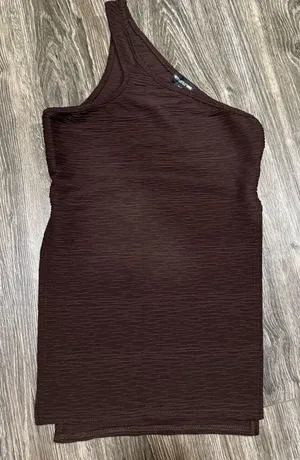 Pretty Little Things SHAPE CHOCOLATE BROWN TEXTURED ONE SHOULDER SPLIT SIDE TOP thumbnail 1