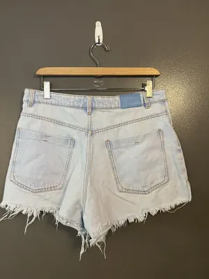 Zara Denim Shorts Womens 10 Light Wash Blue High Rise Cutoff Frayed Hem thumbnail 2