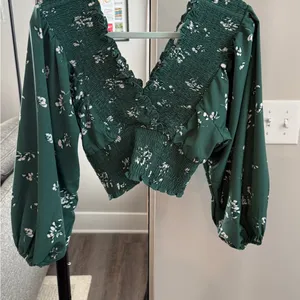 Abercrombie Floral Green Smocked Women's Top thumbnail 2
