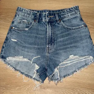 ZARA Denim Shorts size 25 thumbnail 1