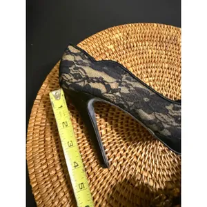Lulu Townsend Womens Black‎ Lace Crystal Embellished Peep Toe pump size 8 thumbnail 4