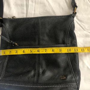 The Sak Black leather crossbody bag tote shoulder hand bag purse gold hardware Measurement in pics thumbnail 6